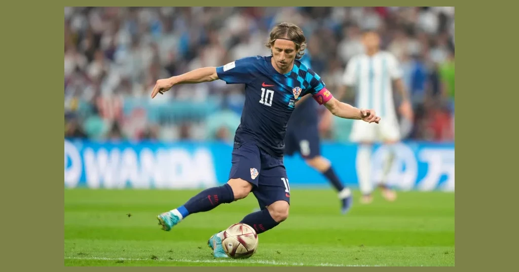 Modric signs new contract with AC Milan