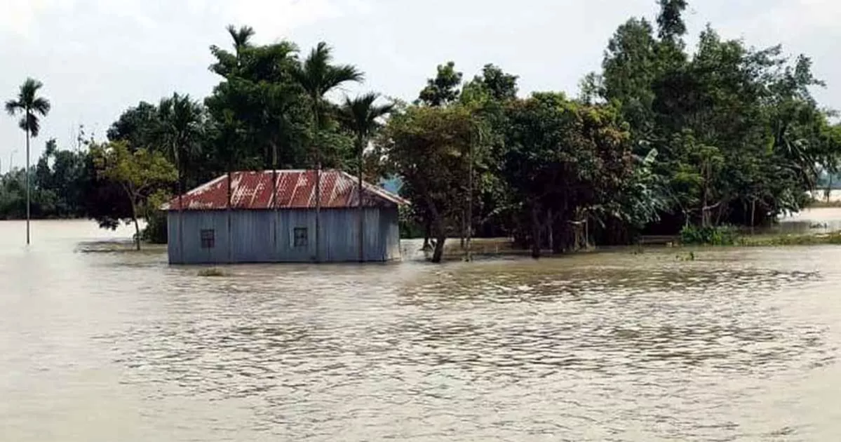 Over 40,000 stranded in 5 districts as Teesta flows above danger mark