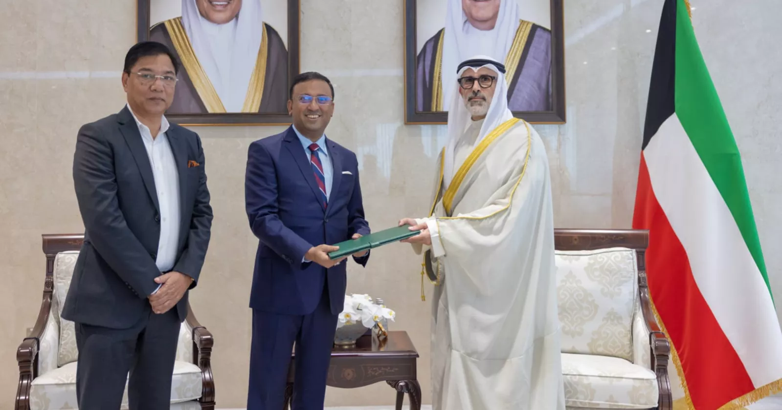 Bangladesh hands over goodwill food consignment to Kuwait in gesture of solidarity