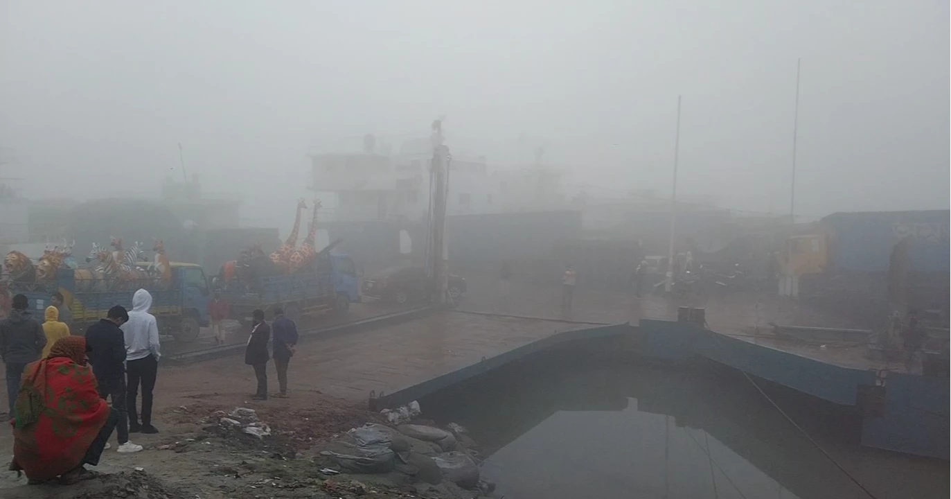 Dense fog disrupts Paturia-Daulatdia ferry services