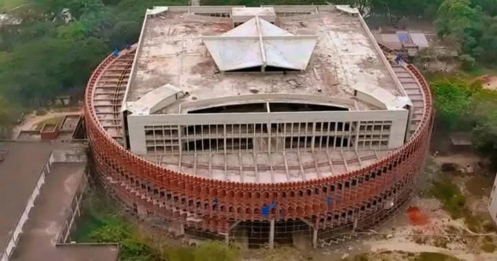 Worker dies after falling from under-construction building at Jahangirnagar University