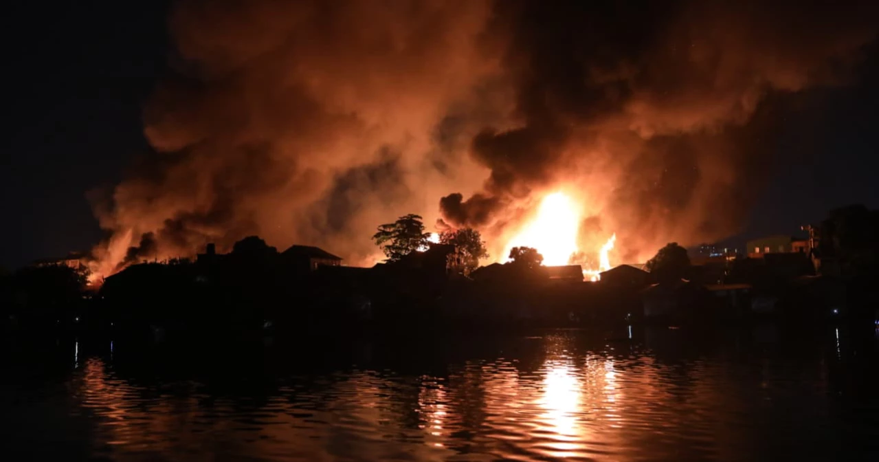 Kurail Basti fire doused nearly 16 hours of efforts