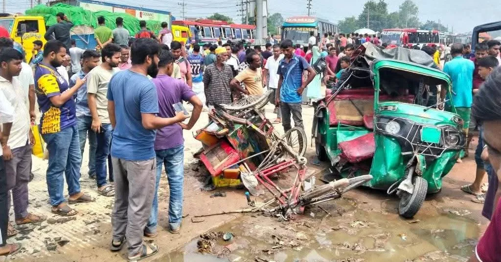 2 siblings killed, 11 injured in separate road crashes in Bogura
