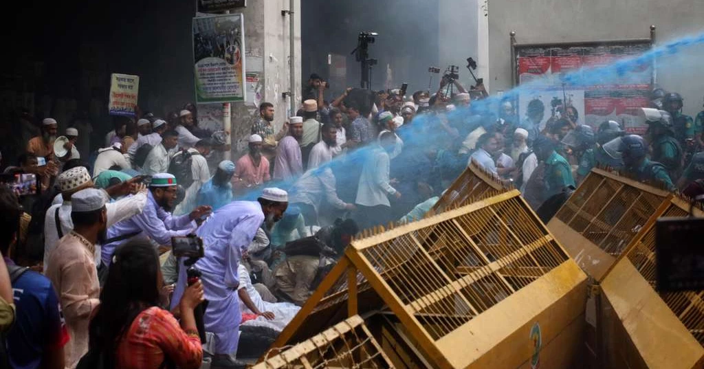 Police foil madrasah teachers’ bid to march towards Secretariat