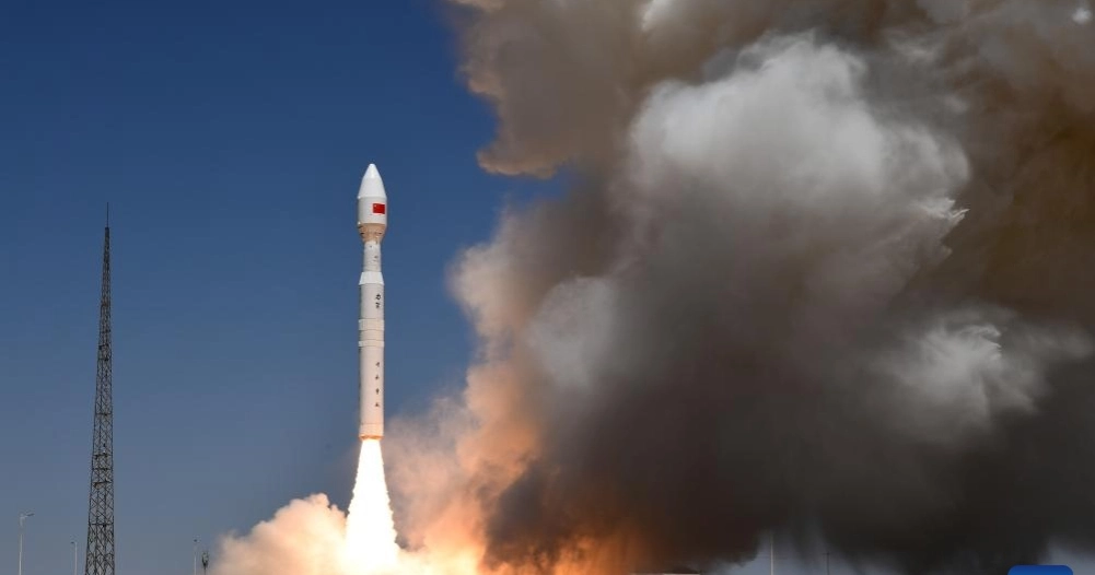 China launches rocket carrying 8 satellites into orbit