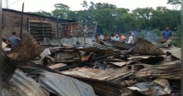 11 business establishments gutted in Bhola fire