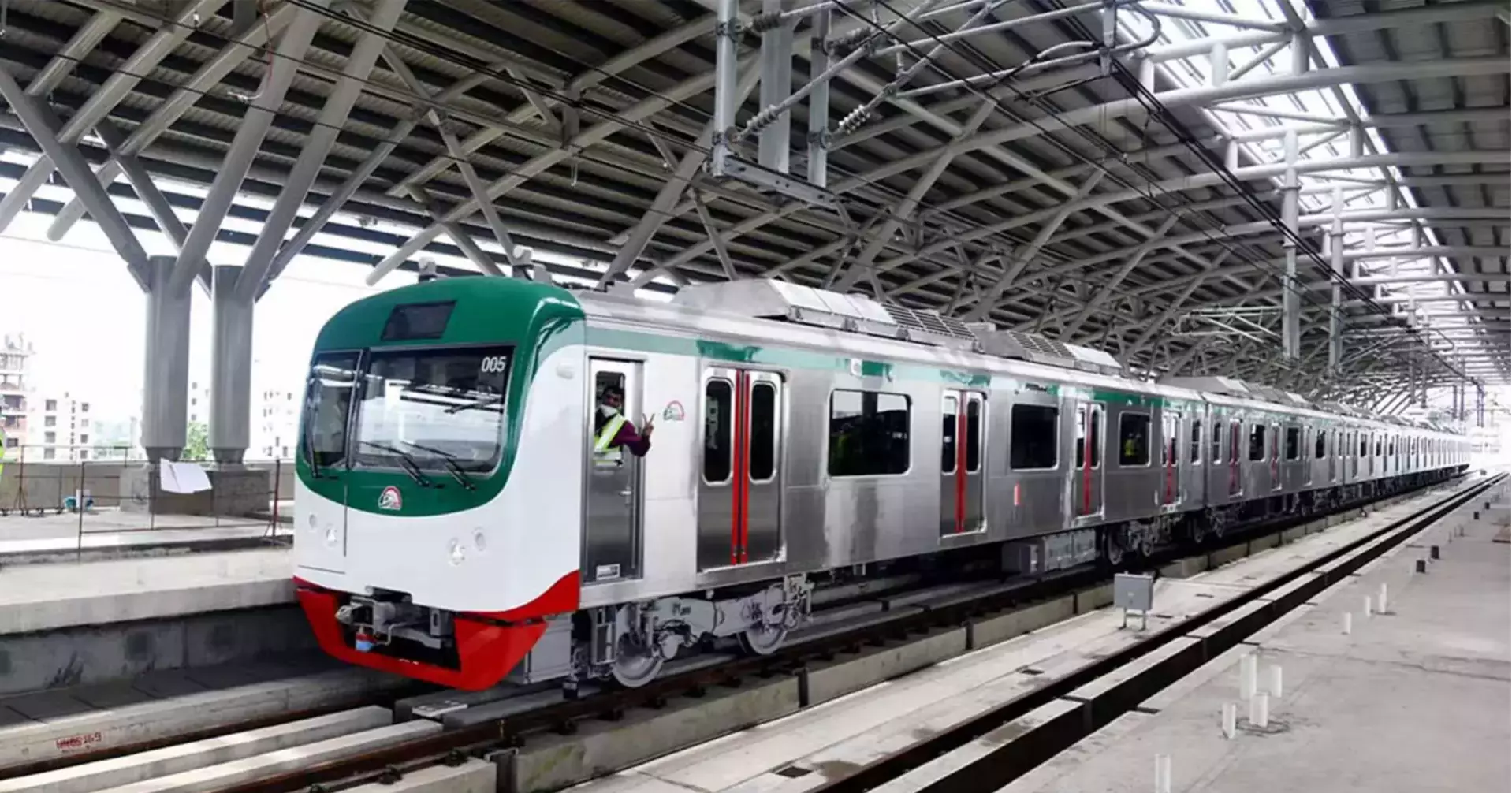 Dhaka metro rail services resume two hours after disruption