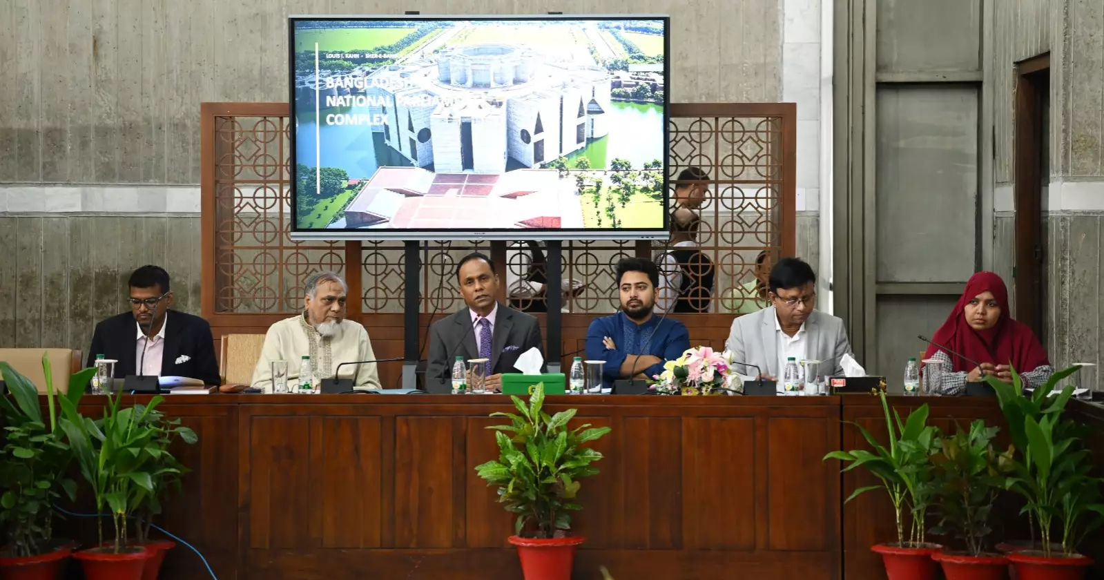 Parliamentary panel to study solar power installation at JS complex