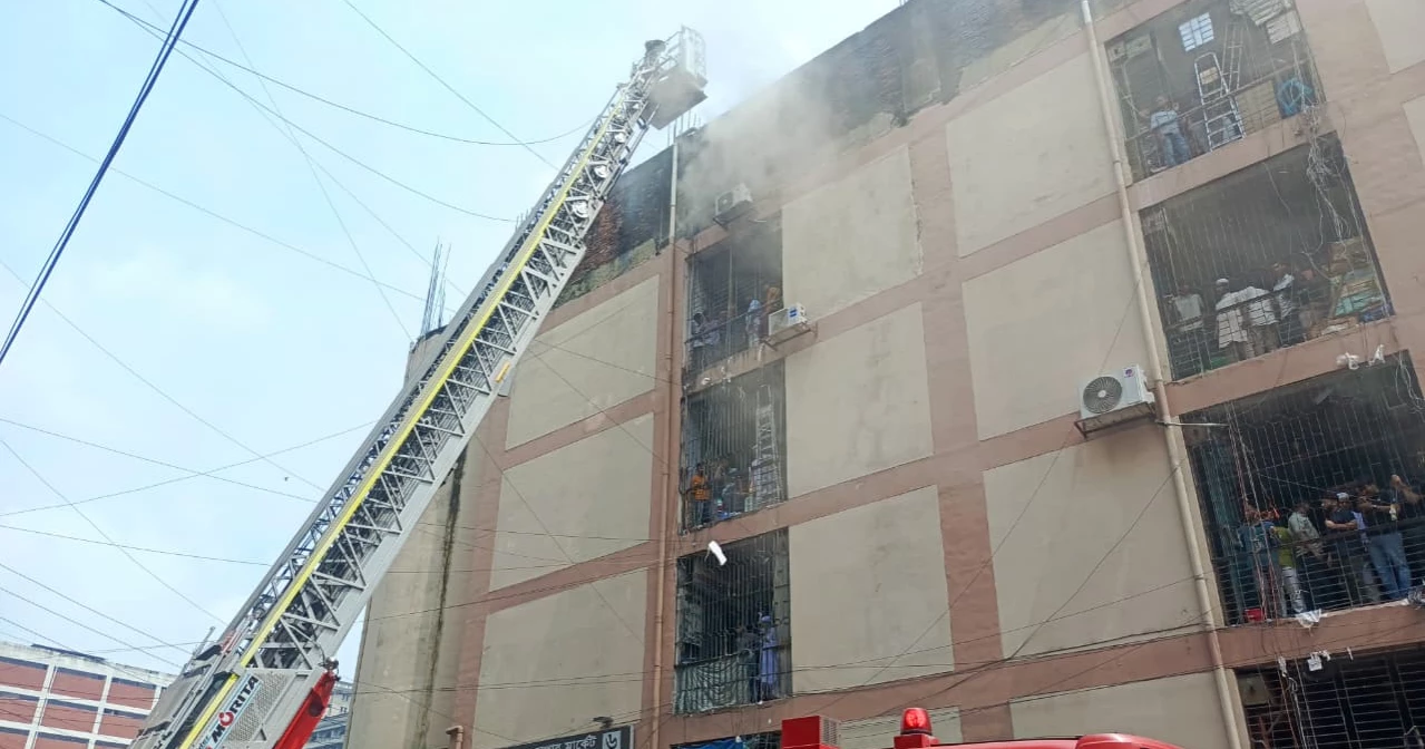 Fire at Sundarban Square Market under control 