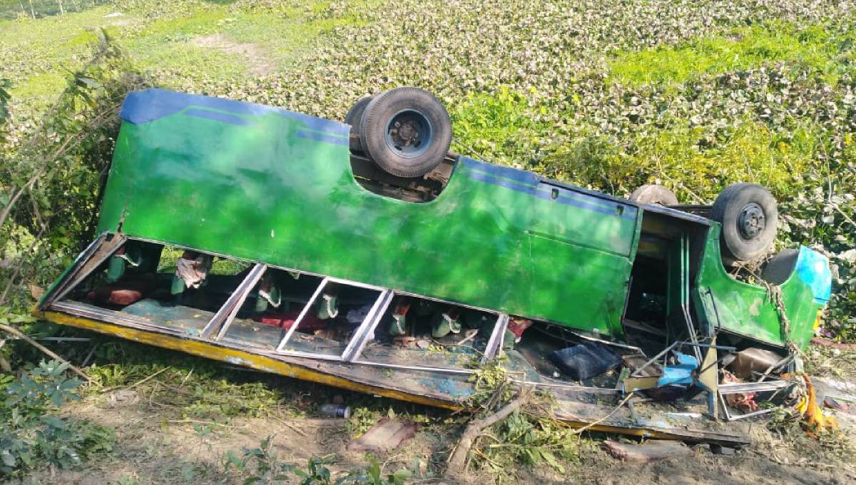 2 killed in Gopalganj bus plunge