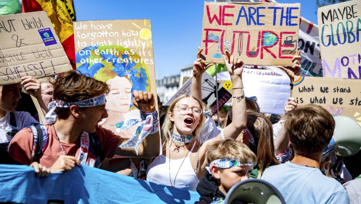 Thousands call for climate action