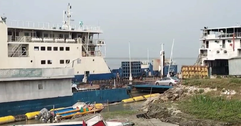 Ferry services resume on the Aricha-Kazirhat route after 38 hrs