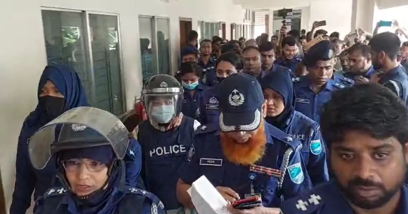 Singer Momtaz sent to jail after remand