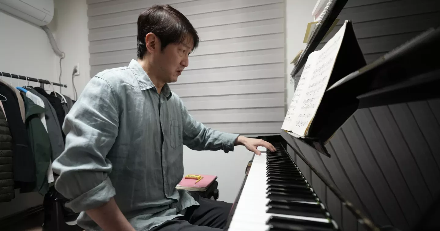 South Korean pianist rebuilds career as one-handed performer after stroke