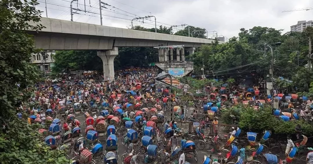Pedalled rickshaw drivers protest at Dhaka’s Shahbagh, demand ban on battery-run rickshaws