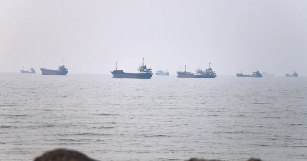 US launches fresh strikes on Iran, revokes oil sales permit after three ships attacked in Strait of Hormuz