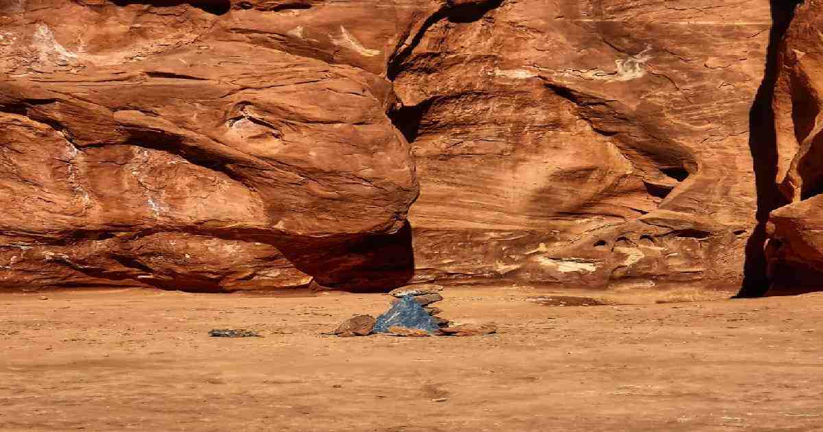 Mysterious silver monolith disappears from Utah desert
