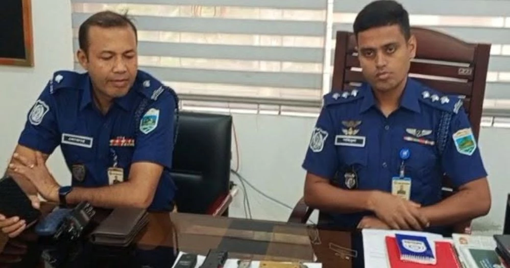 Father, son arrested with foreign pistol in Sirajganj