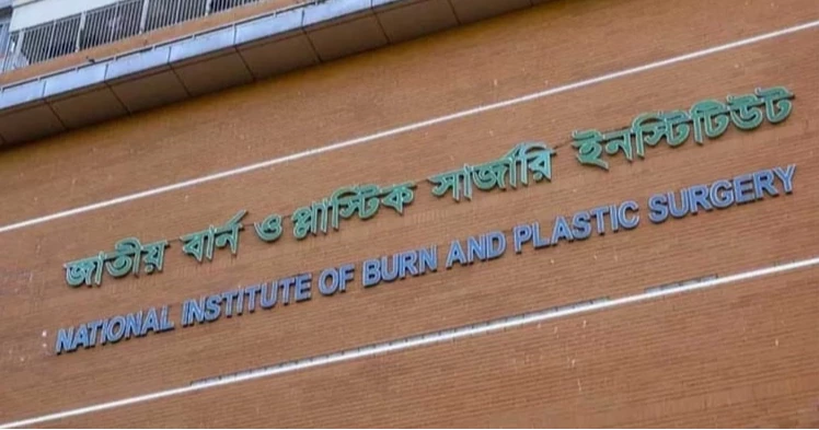 4 workers burnt in Ctg gas cylinder blast shifted to Burn Institute in Dhaka