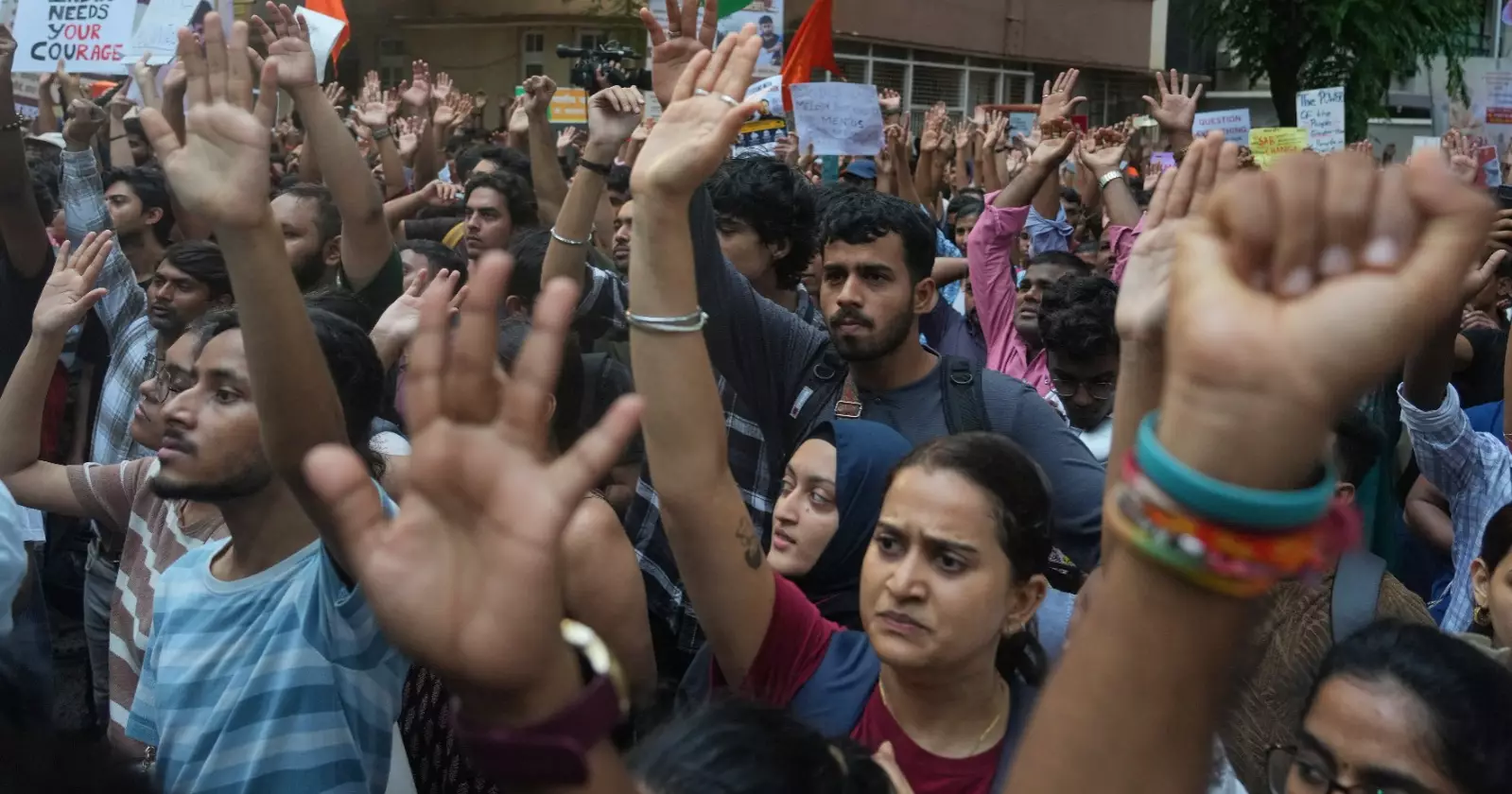 Thousands gather in New Delhi as 'Cockroach' movement seeks march to Parliament
