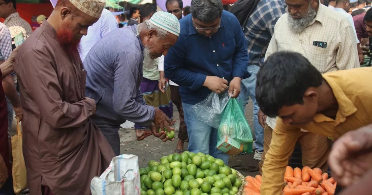 Karwan Bazar traders announce Ramadan price cuts on lemon, oil, sugar, meat