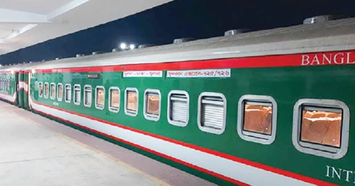 Tourist express engine detaches, leaves 19 coaches behind in Ctg’s Patiya