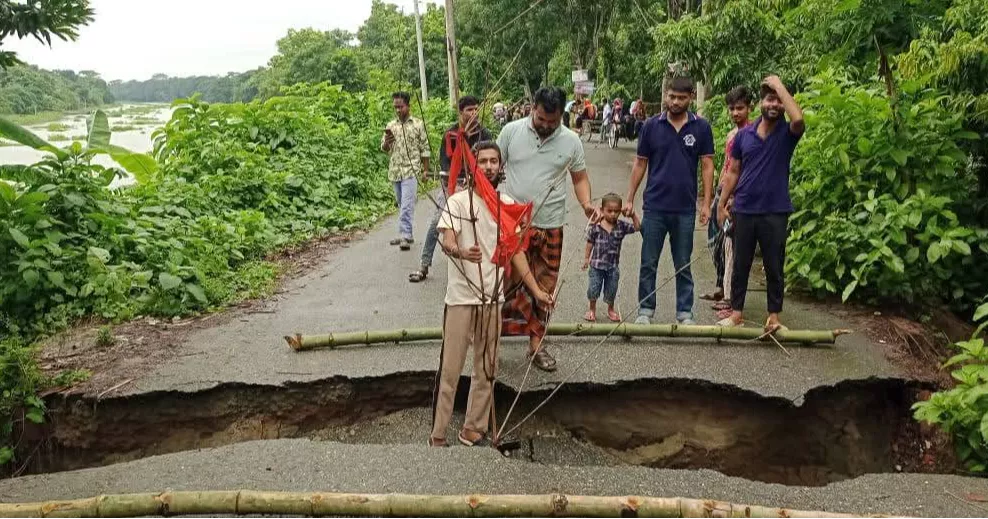 Road collapse in Narail severely disrupts transport; locals in distress