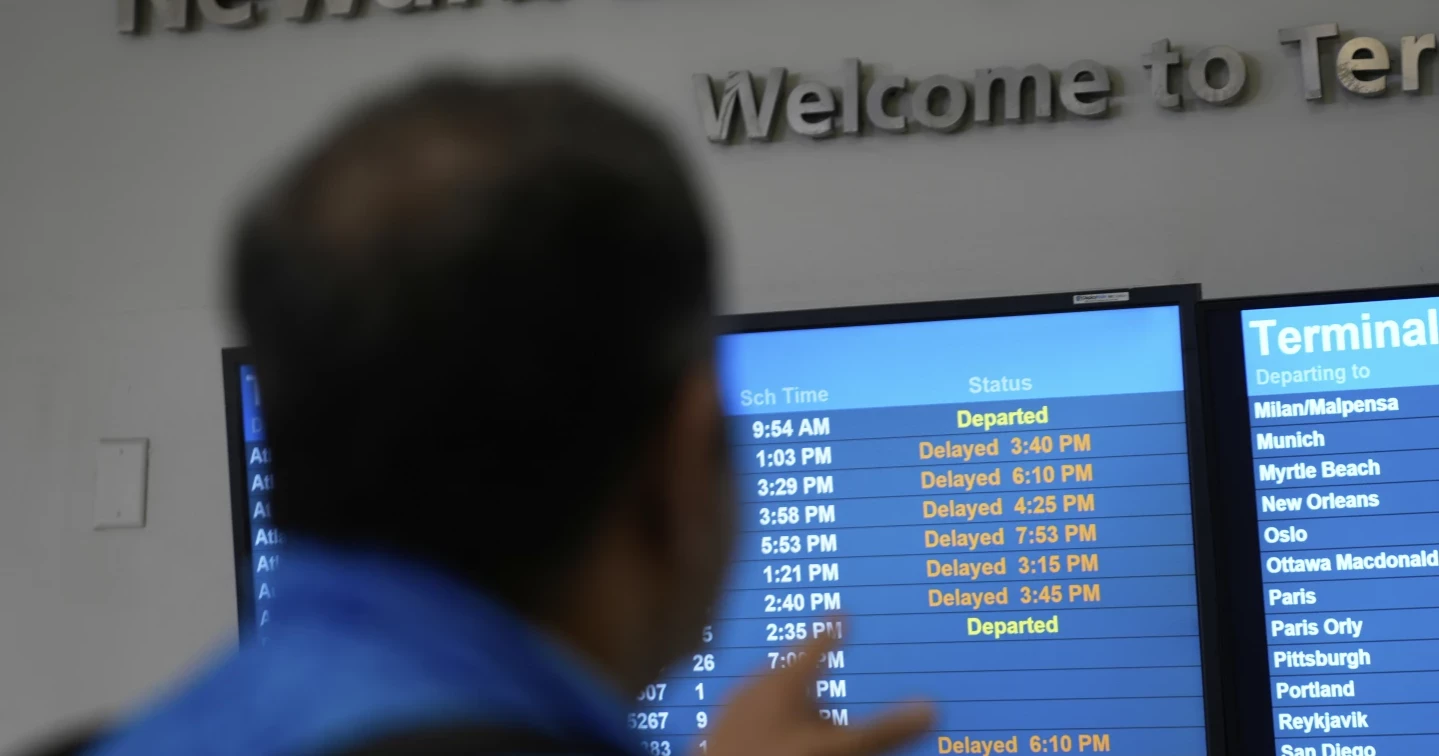 Software update keeps Newark airport radar online but network concerns and flight limits remain