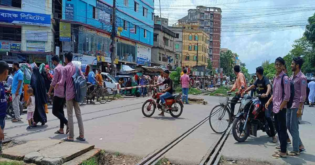 Mother, son killed as train hits auto-rickshaw at Feni level crossing