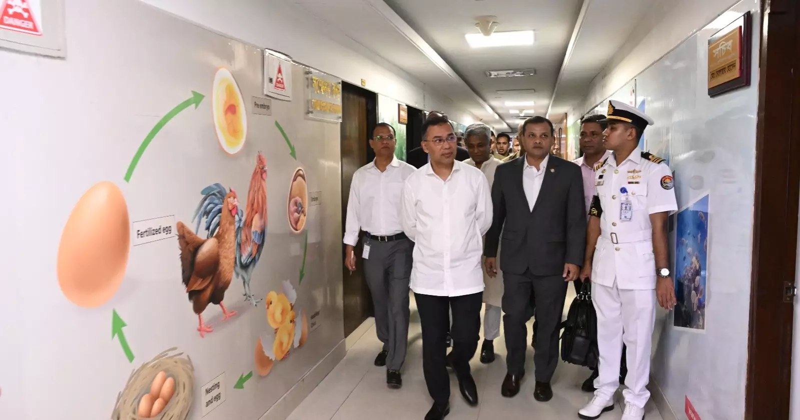 PM makes surprise visits to ministries at Secretariat