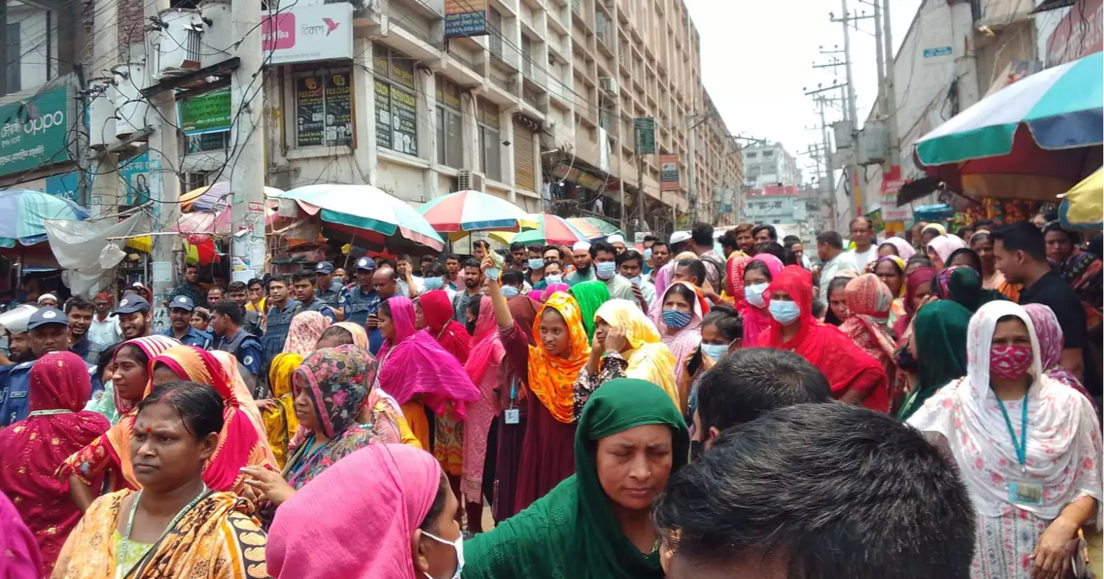 RMG workers block Dhaka-Aricha Highway