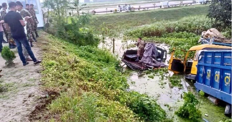 Truck hits Army vehicle in Rajshahi, 10 injured