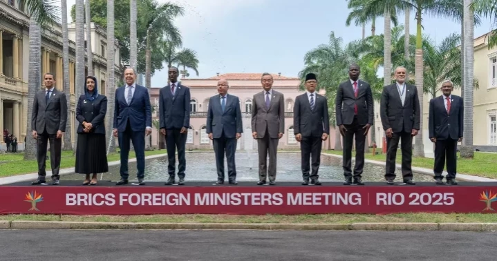 Chinese FM urges BRICS to champion global peace, development