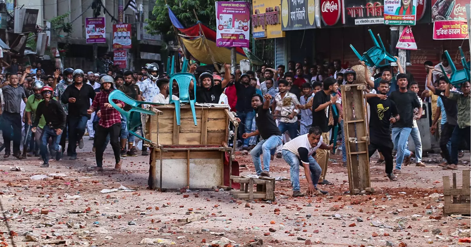 Quota reformists’ clashes with police and BCL across nation leave 6 dead