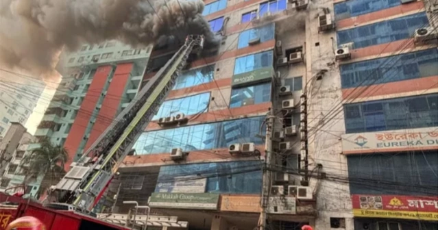 Building at Purana Paltan catches fire 