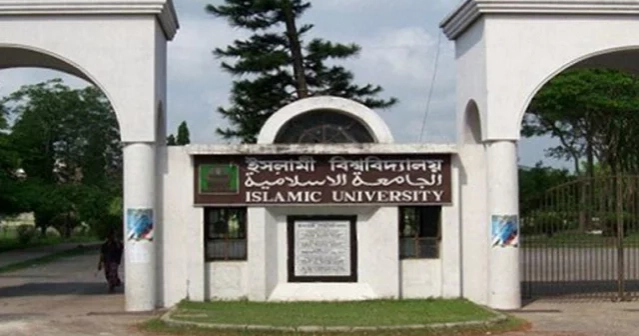 IU students hold human chain demanding trace of missing fellow students