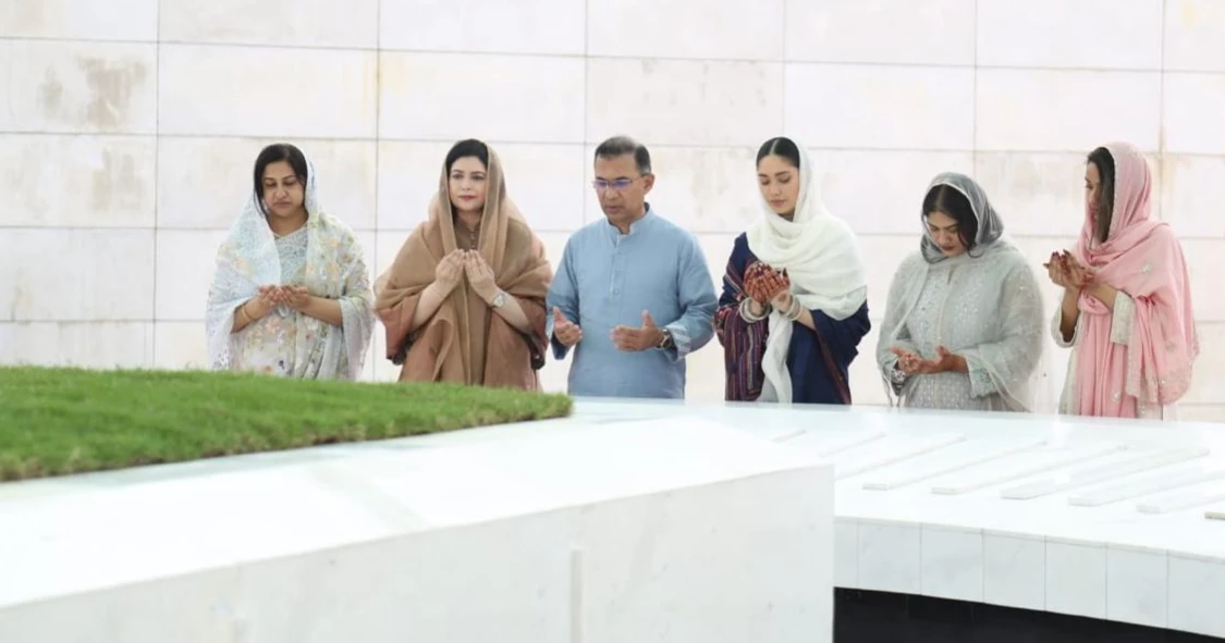 PM visits parents’ graves, offers fateha