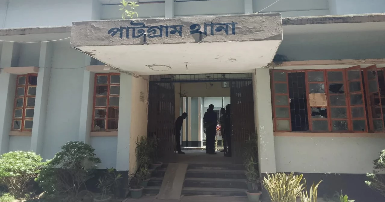 2 convicts snatched in Lalmonirhat; police station vandalised