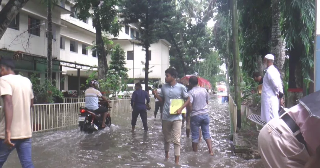 Waterlogging hampers goods handling at Benapole port