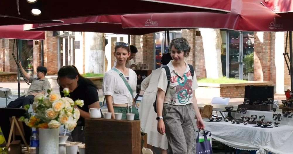 From waste to wonder: Jingdezhen recycles broken porcelain