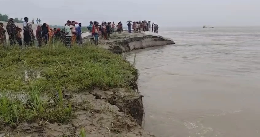 One child missing after Padma riverbank collapse in Kushtia