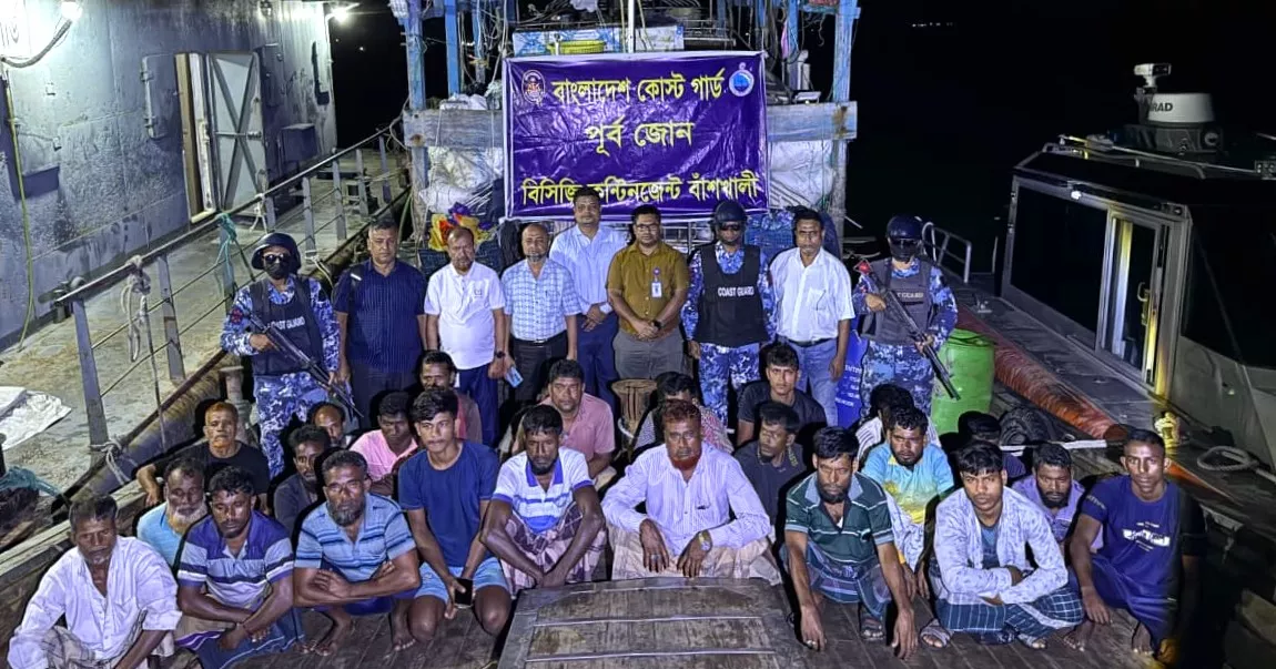 29 fishermen held with illegal trawling boats, nets in Ctg