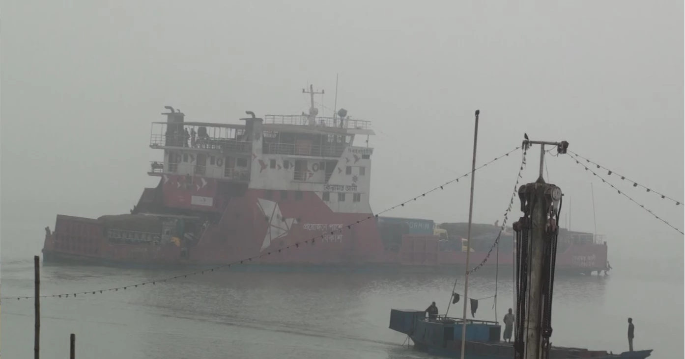 Fog-hit ferry services resume on Aricha-Kazirhat, Paturia-Daulatpur routes