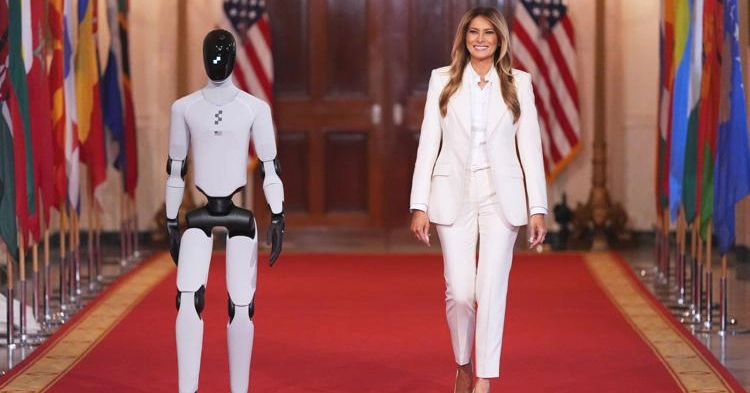 Melania Trump shares spotlight with humanoid robot at White House tech event