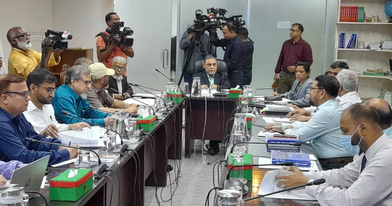 EC gives nod to draft code banning posters in election campaigns