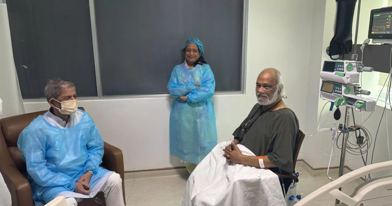 President visits ailing Moyeen Khan at Evercare Hospital