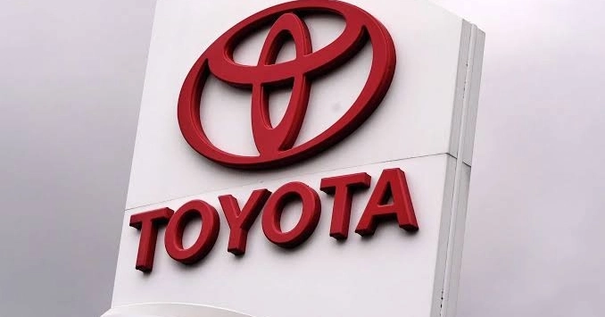 Toyota reports strong quarterly profit as weak yen boosts earnings