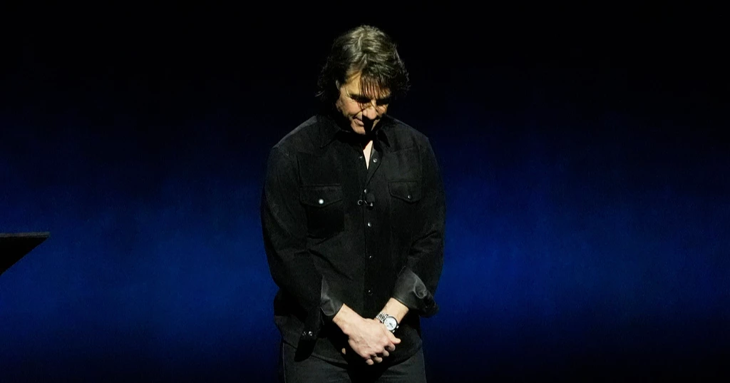 Tom Cruise opens CinemaCon speech with moment of silence for Val Kilmer