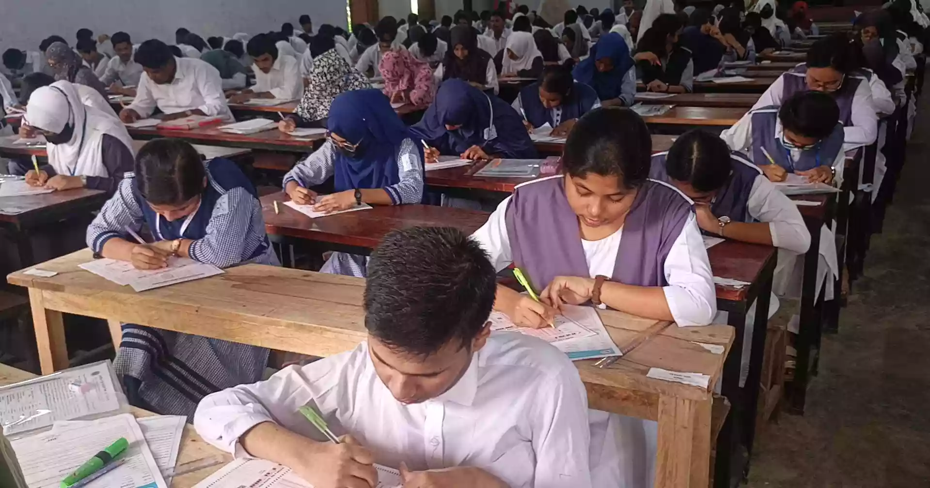 Dinajpur Board sees 1,937 absentees, 1 expelled on HSC opening day