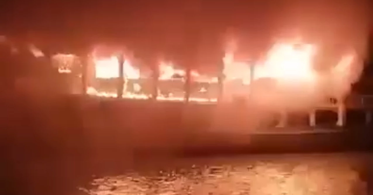 Anchored launch in Barishal burnt in fire